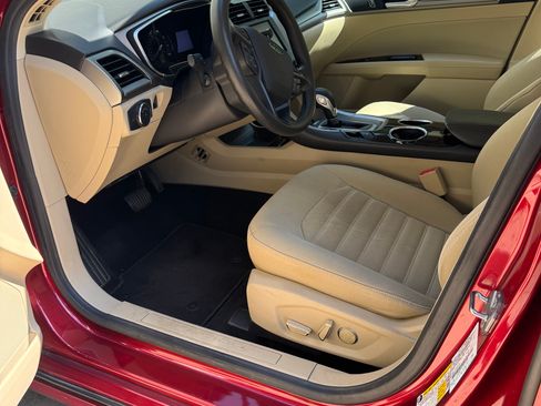 Used 2013 Ford Fusion SE FWD image 1