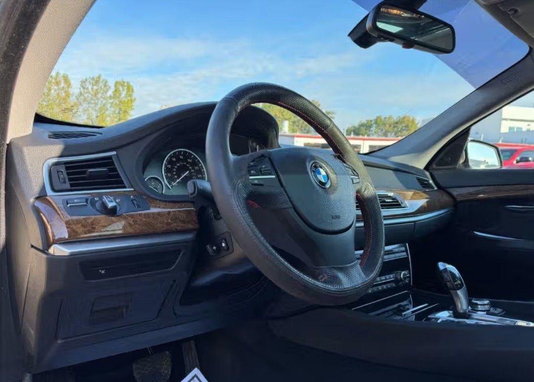 Used 2011 BMW 550i Gran Turismo xDrive AWD/4WD image 14