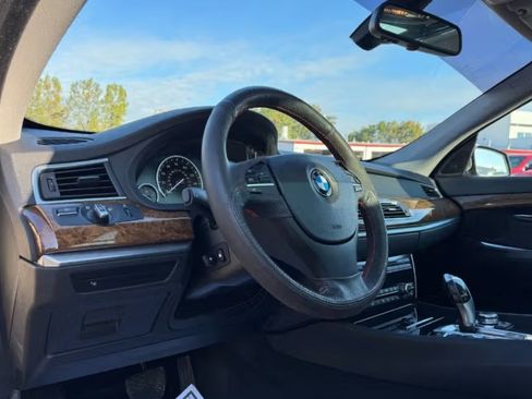 Used 2011 BMW 550i Gran Turismo xDrive image 14