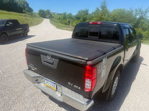 Used 2015 Nissan Frontier SV AWD/4WD image 8