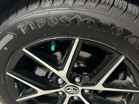 Used 2017 Toyota RAV4 SE image 16