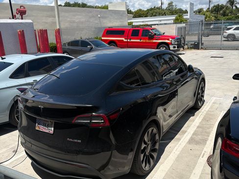 Used 2023 Tesla Model Y Performance AWD/4WD image 3