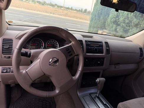 Used 2010 Nissan Pathfinder S image 6