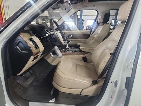 Used 2020 Land Rover Range Rover HSE image 15
