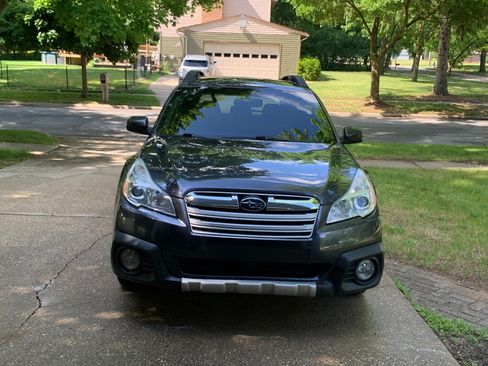 Used 2013 Subaru Outback 2.5i Limited AWD/4WD image 1