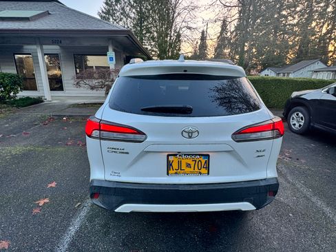 Used 2022 Toyota Corolla Cross XLE image 5