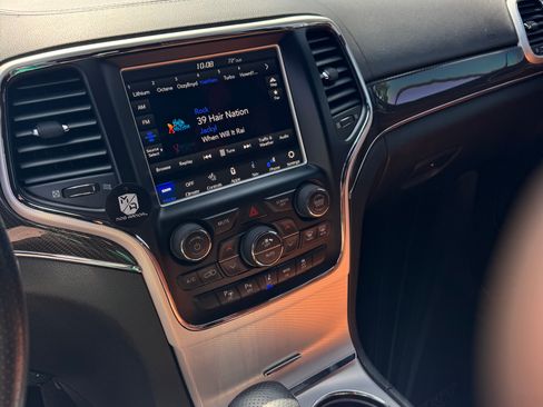 Used 2018 Jeep Grand Cherokee SRT AWD/4WD image 9