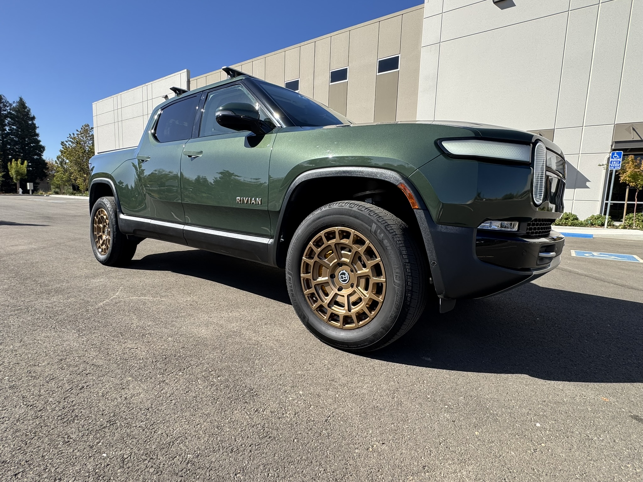 Used 2022 Rivian R1T Adventure AWD/4WD image 11