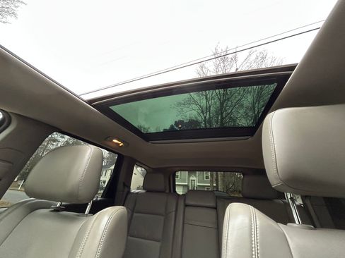 Used 2011 Jeep Grand Cherokee Laredo image 14