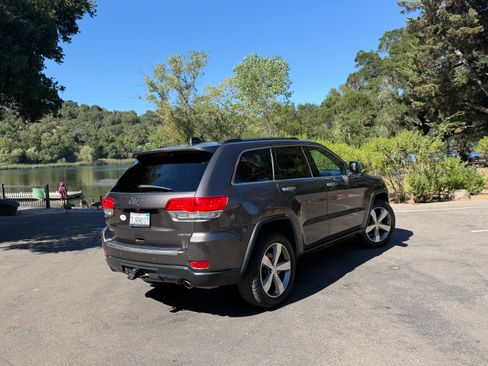 Used 2015 Jeep Grand Cherokee Limited w/ Trailer Tow Group IV AWD/4WD image 17