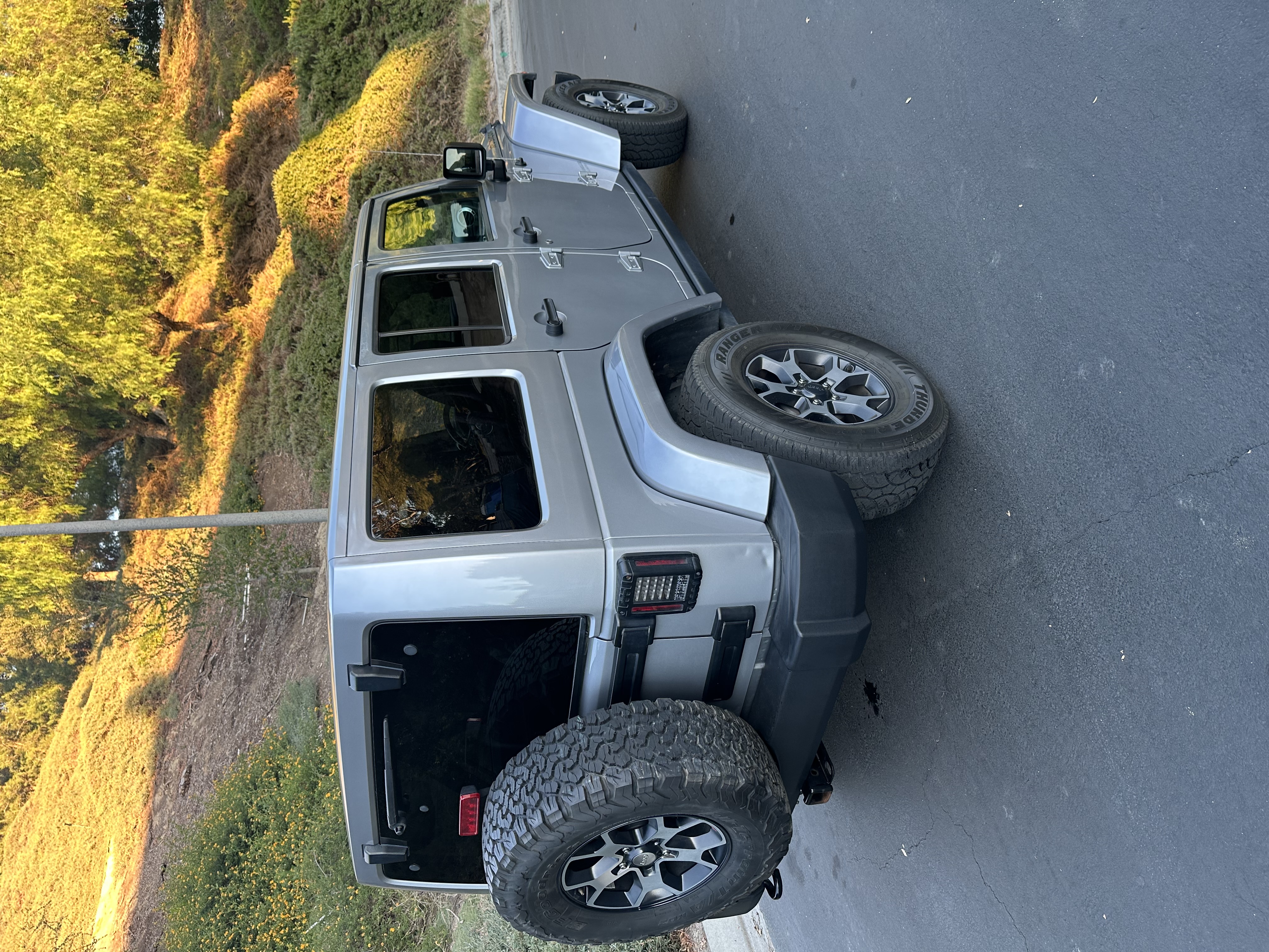 Used 2015 Jeep Wrangler Unlimited Rubicon w/ Connectivity Group AWD/4WD image 8