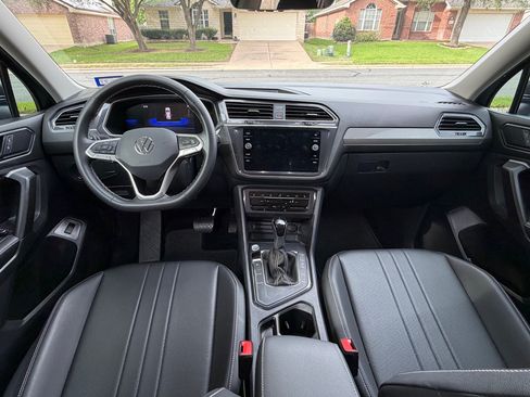 Used 2024 Volkswagen Tiguan SE FWD image 17