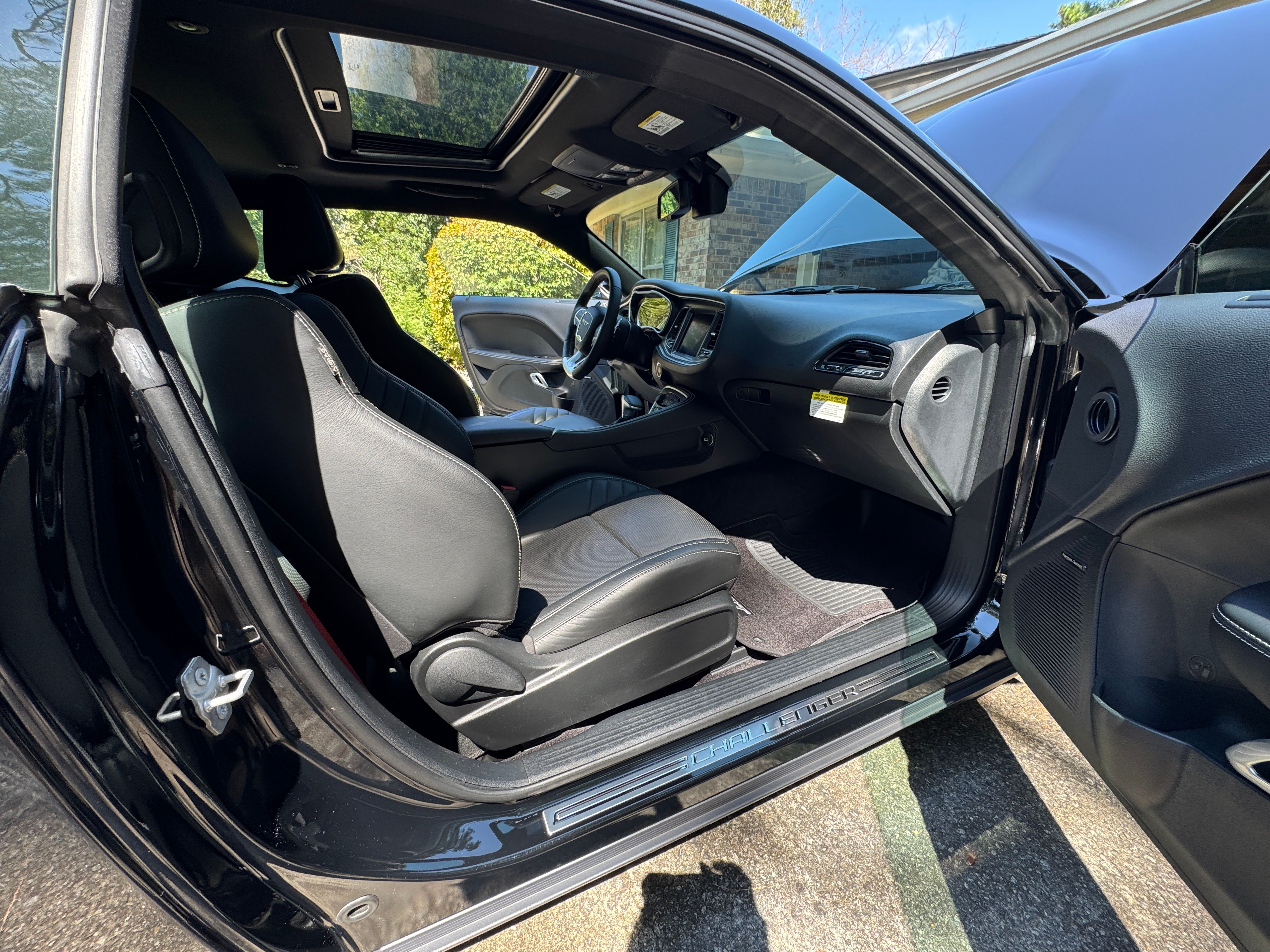 Used 2018 Dodge Challenger SRT RWD image 23