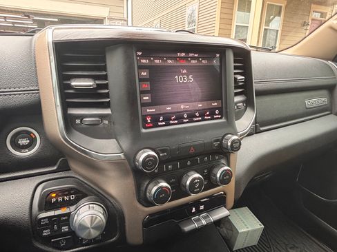 Used 2019 RAM 1500 Laramie w/ Off Road Group image 13