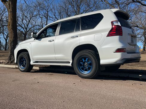 Used 2022 Lexus GX 460 Premium image 16