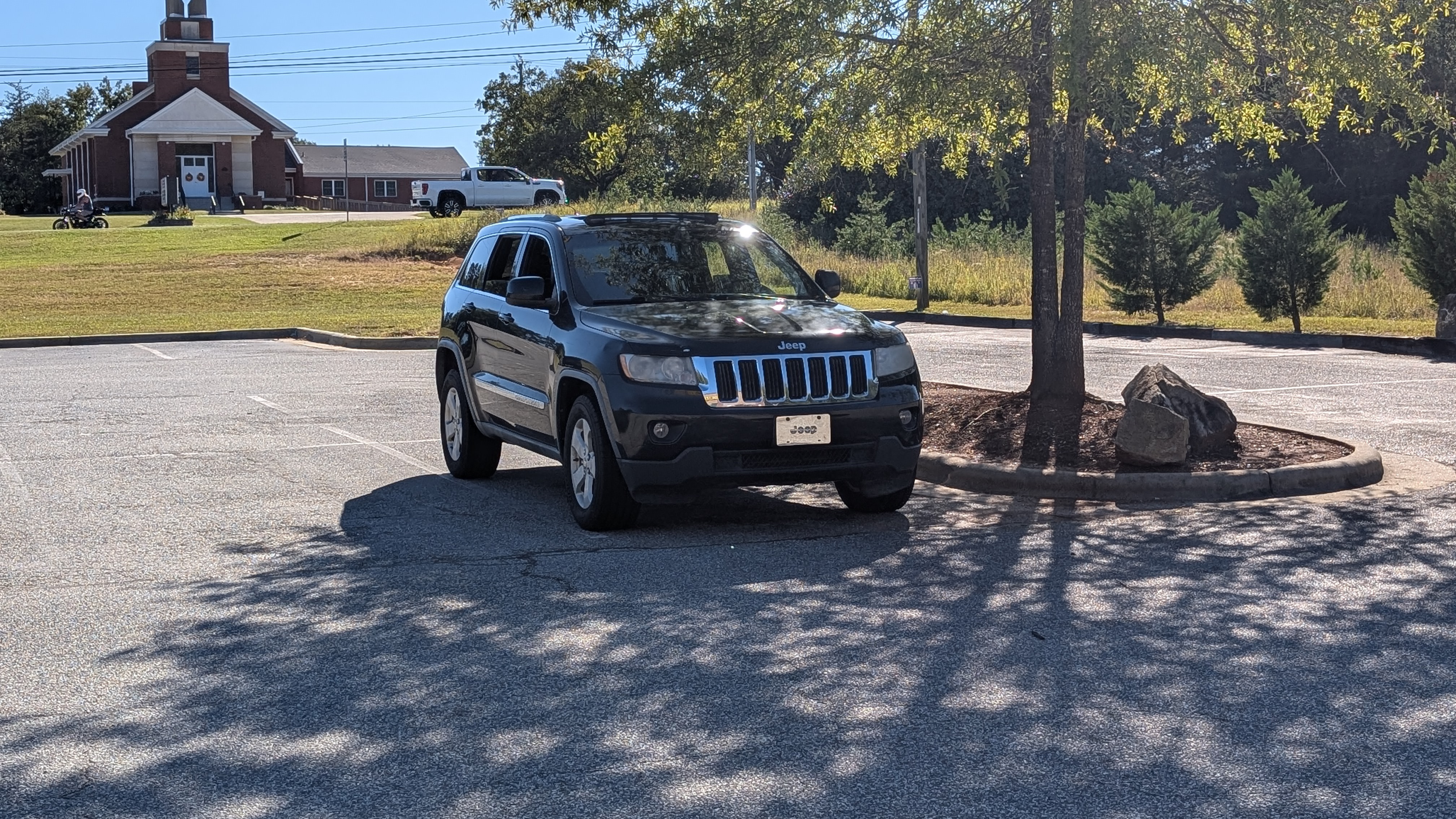 Used 2012 Jeep Grand Cherokee Laredo AWD/4WD image 2
