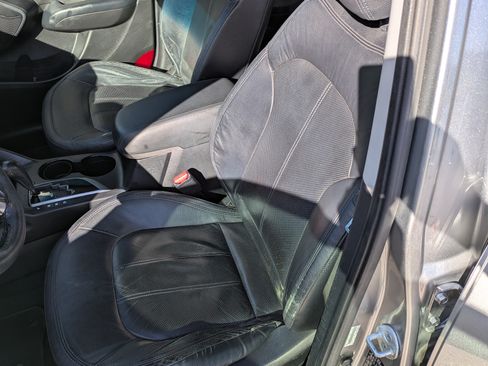 Used 2011 Hyundai Tucson Limited w/ Premium Pkg 3 image 15