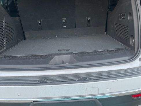 Used 2021 Chevrolet Suburban LT w/ LT Signature Plus Package image 10