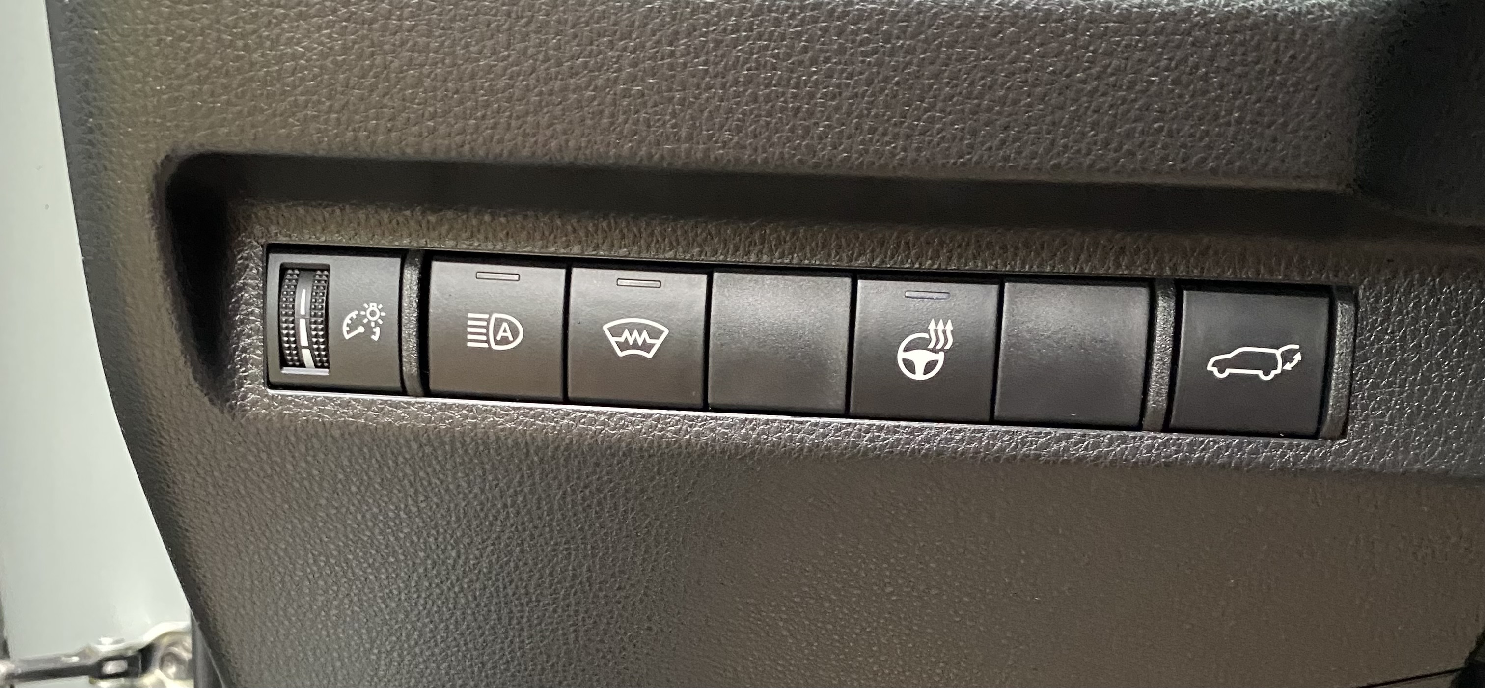 Used 2023 Toyota RAV4 XLE Premium AWD/4WD image 28