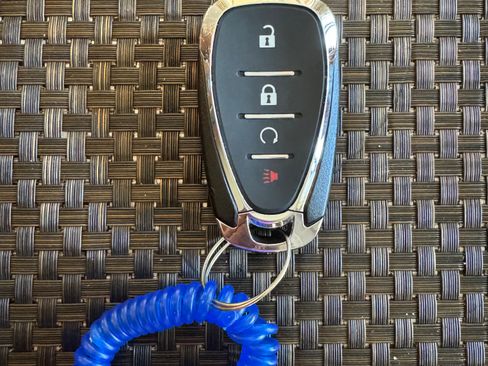Used 2018 Chevrolet Bolt Premier w/ Driver Confidence II Package FWD image 17