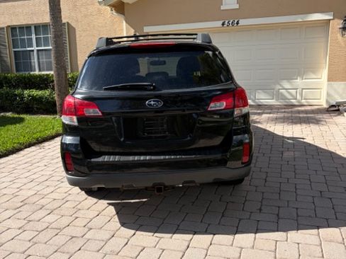 Used 2010 Subaru Outback 2.5i Premium image 10