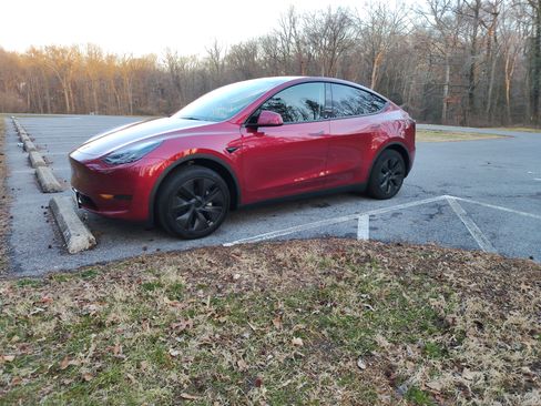 Used 2024 Tesla Model Y Long Range image 1