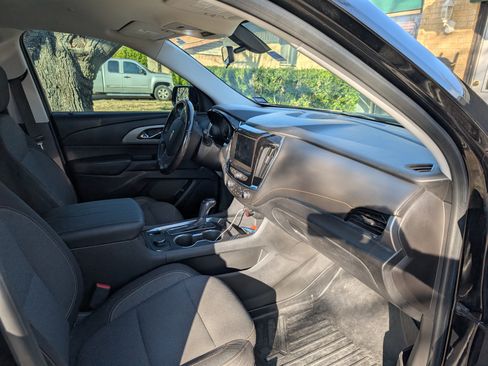 Used 2018 Chevrolet Traverse LT image 5