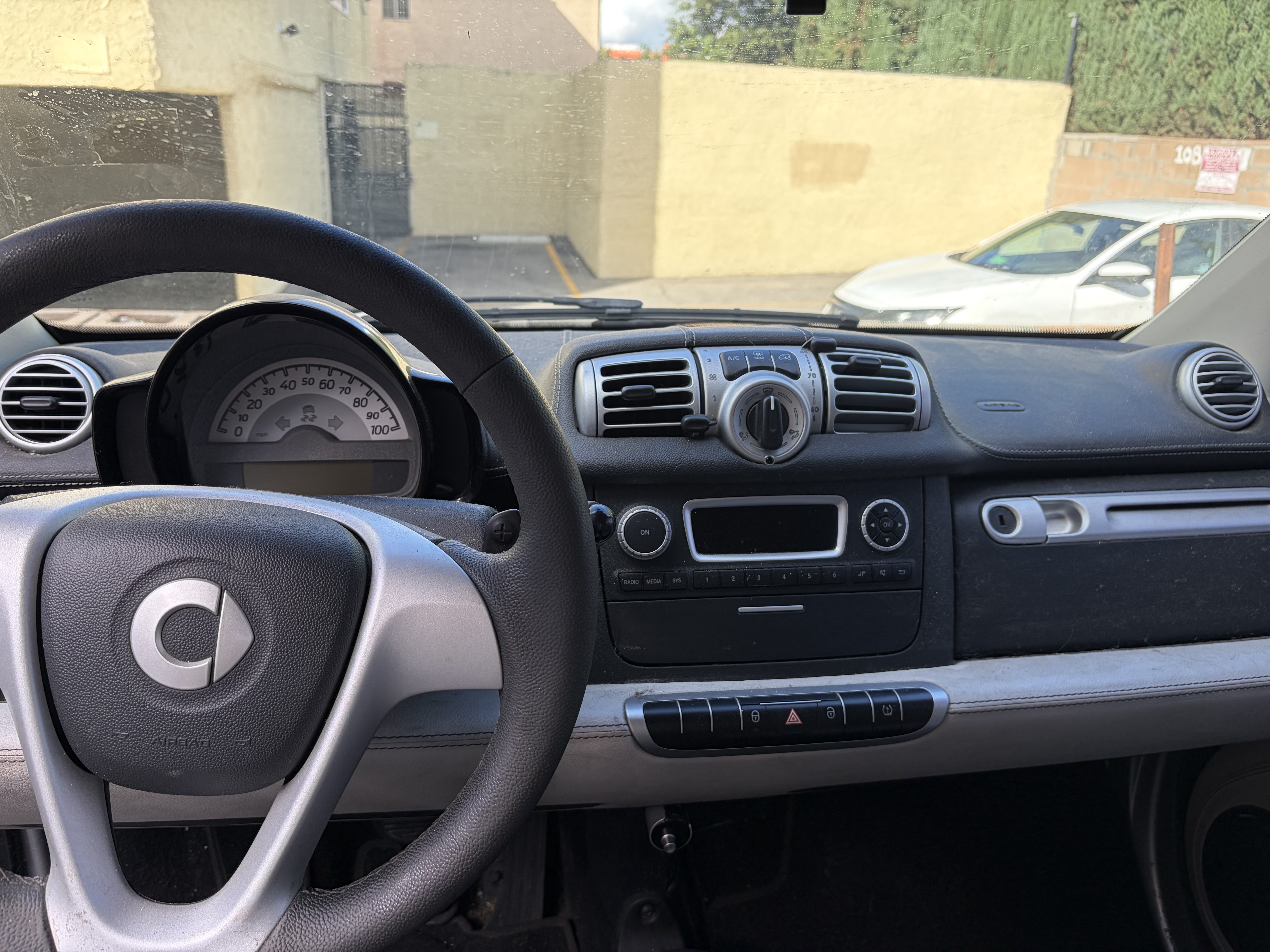 Used 2015 smart fortwo passion RWD image 11
