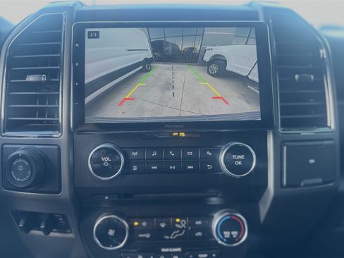 Used 2018 Ford Expedition Max XLT image 11