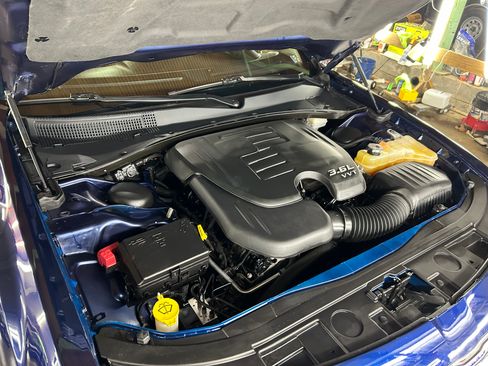 Used 2013 Chrysler 300 AWD w/ Driver Convenience Group image 5