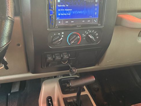 Used 2004 Jeep Wrangler X w/ Convenience Group AWD/4WD image 10