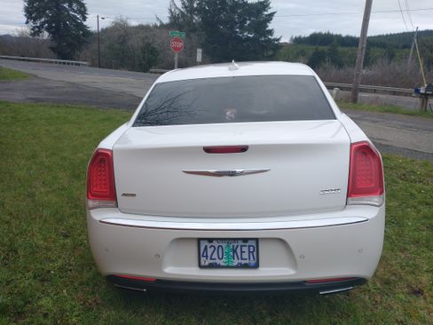 Used 2015 Chrysler 300 Limited w/ 300 Premium Group image 5