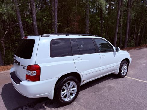 Used 2006 Toyota Highlander 2WD Hybrid image 2