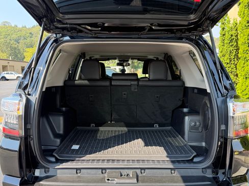 Used 2018 Toyota 4Runner TRD Off-Road Premium AWD/4WD image 11