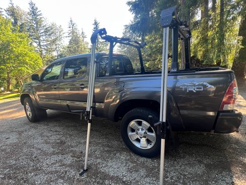 Used 2011 Toyota Tacoma PreRunner w/ TRD Sport Pkg RWD image 6