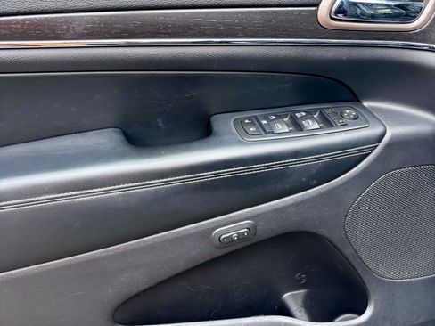 Used 2017 Jeep Grand Cherokee Limited w/ Luxury Group II image 15