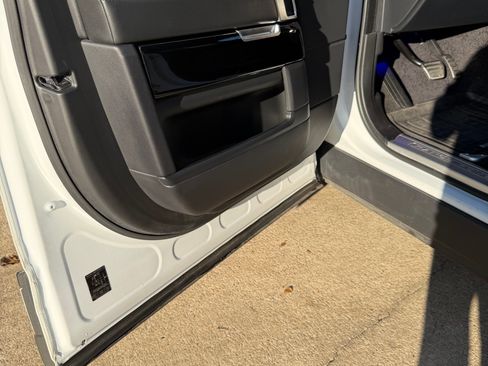 Used 2017 Land Rover Range Rover image 12