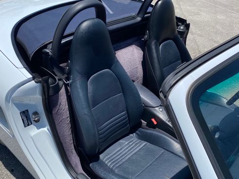 Used 1999 Porsche Boxster RWD image 13