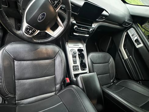 Used 2021 Ford Explorer Limited w/ Equipment Group 301A RWD image 4