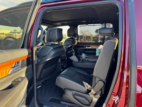 Used 2022 Jeep Grand Wagoneer Series III image 18