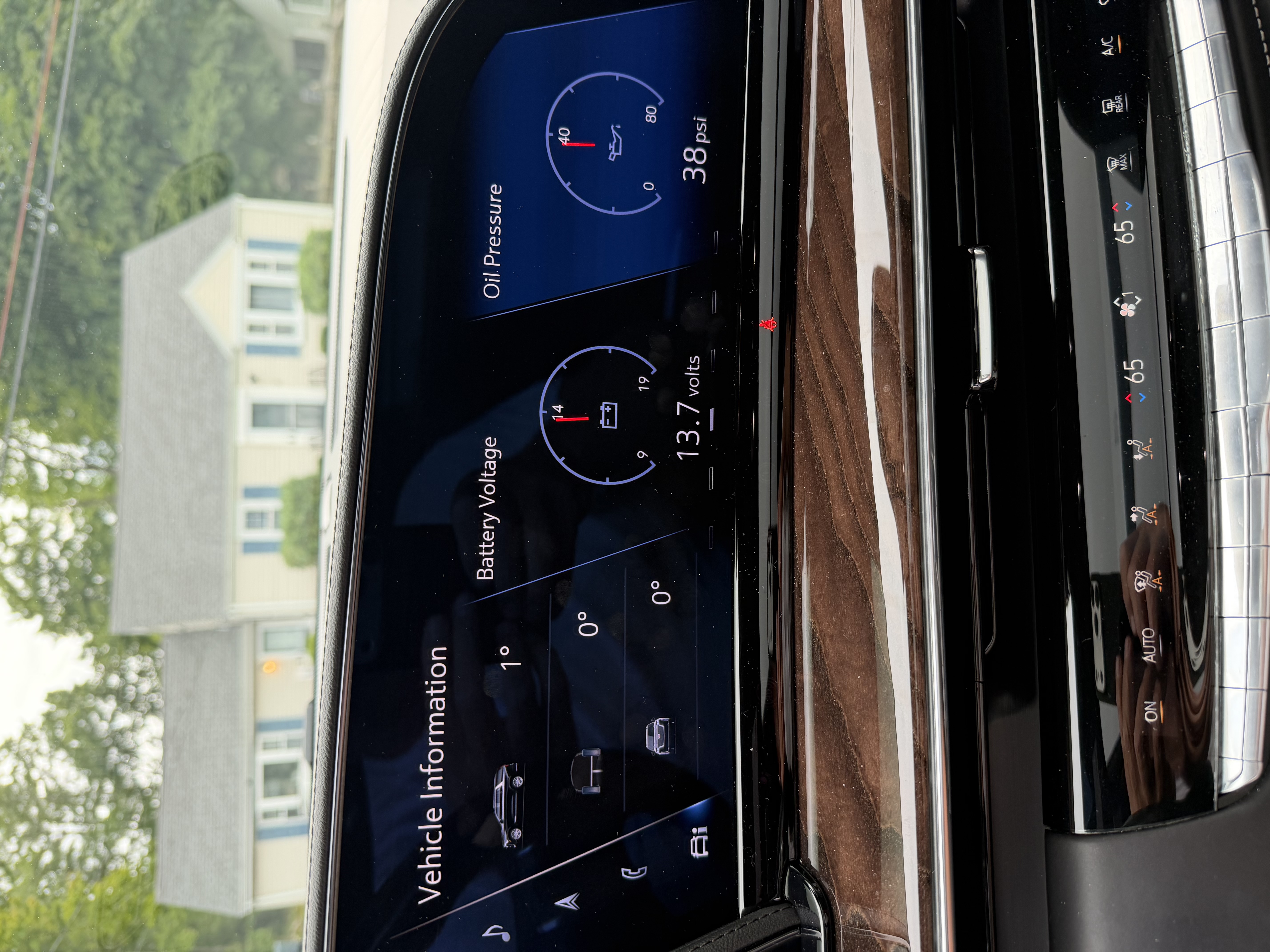 Used 2022 Cadillac Escalade ESV Sport Platinum w/ Heavy-Duty Trailer Package AWD/4WD image 24