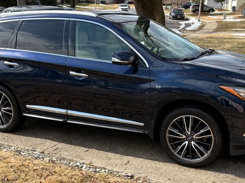 Used 2017 INFINITI QX60 AWD w/ Premium Plus Package image 4