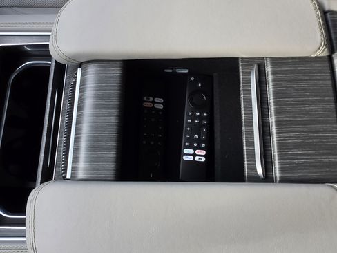 Used 2023 Jeep Wagoneer L Series III w/ Premium Group I image 15