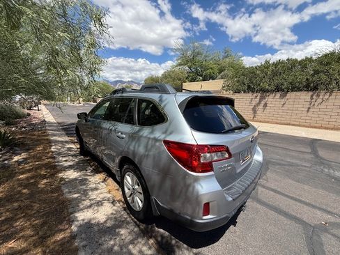 Used 2015 Subaru Outback 2.5i Premium AWD/4WD image 4