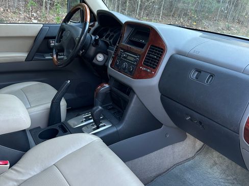 Used 2003 Mitsubishi Montero Limited image 15