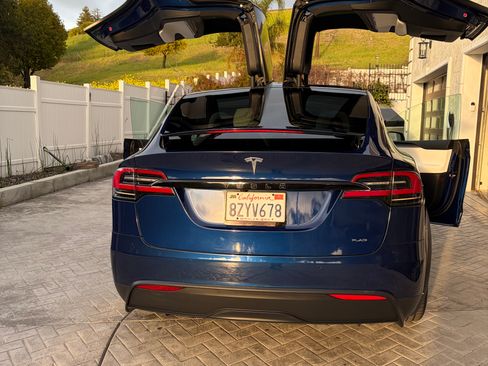 Used 2022 Tesla Model X image 19