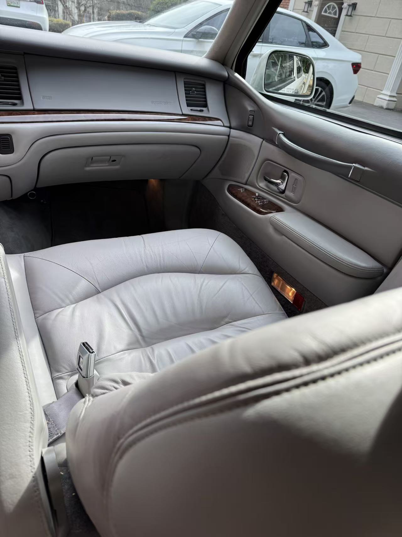 Used 1997 Lincoln Town Car Signature RWD image 16