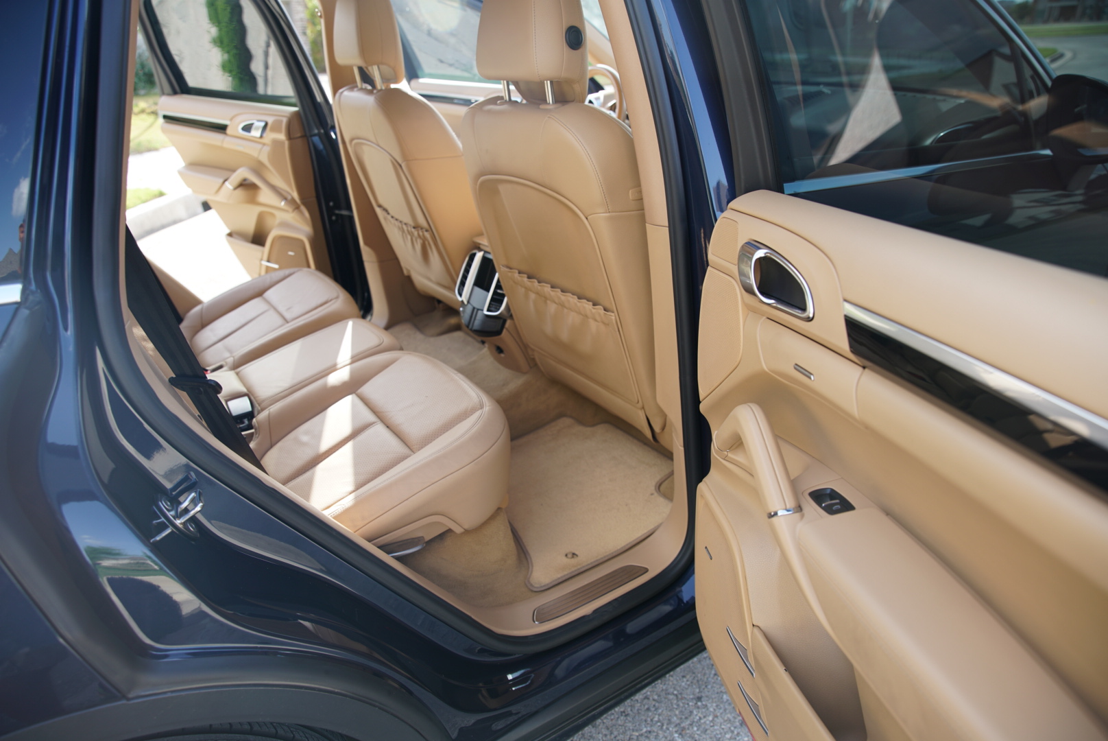 Used 2011 Porsche Cayenne S AWD/4WD image 13