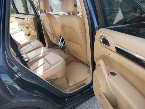 Used 2011 Porsche Cayenne S AWD/4WD image 13