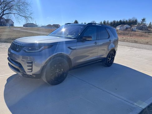 Used 2021 Land Rover Discovery S R-Dynamic image 14